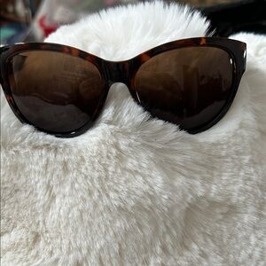Elegant Tortoise Shell Sunglasses